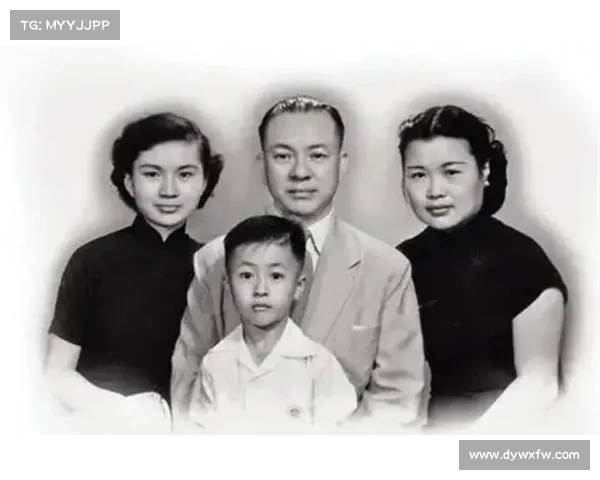 邓颖超潸然泪下,李默庵回国后的动人时刻:恩来为你寻觅千辛万苦 邓颖超潸然泪下,李默庵回国后的动人时刻:恩来为你寻觅千辛万苦